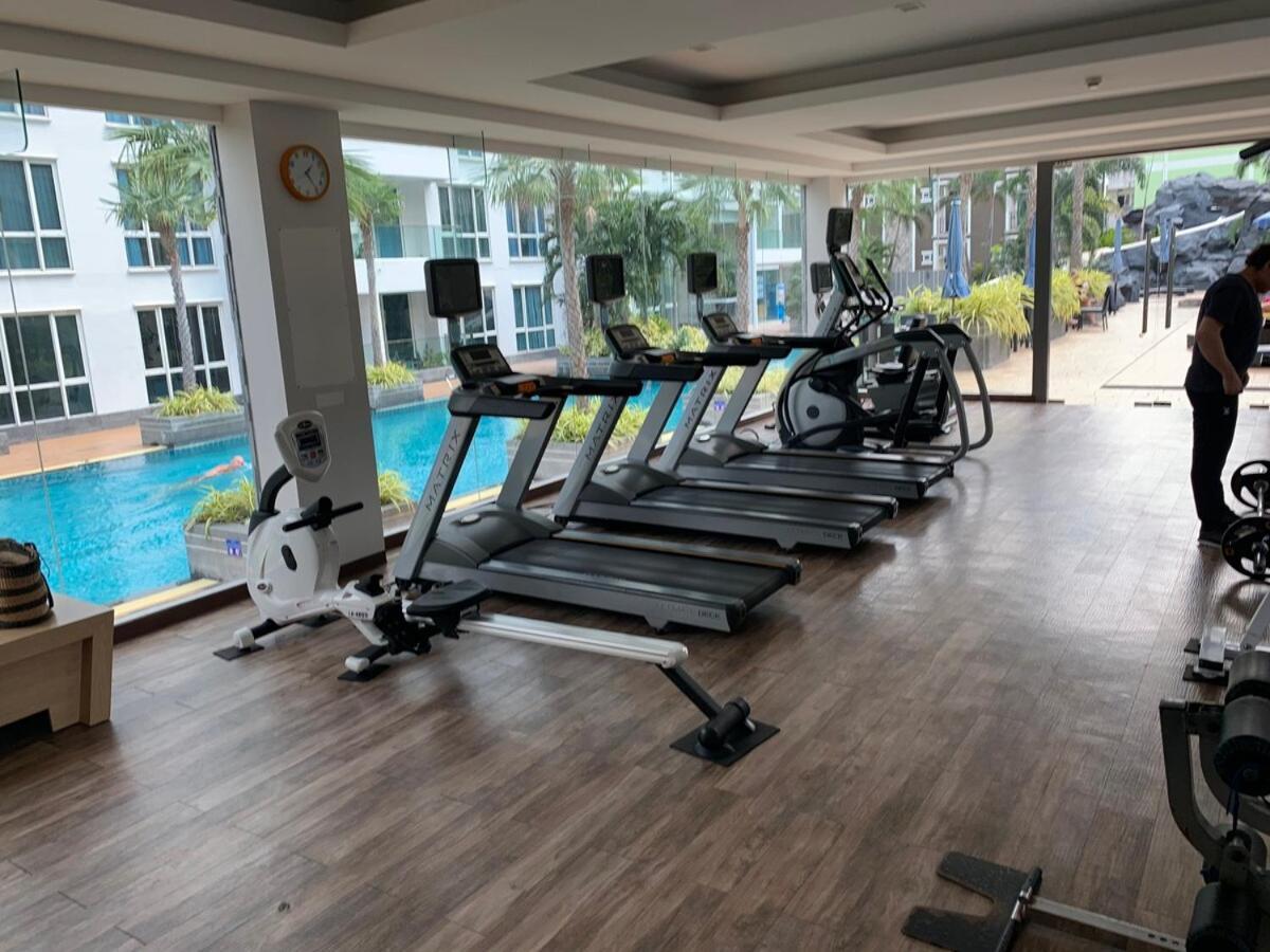 Stunning Unit Situated In Apartemen *