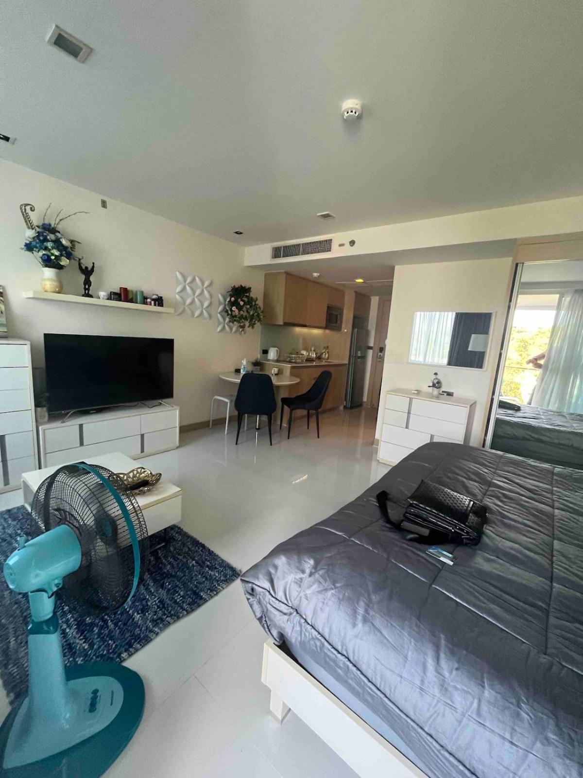 Apartemen Stunning Unit Situated In *